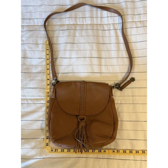 Lucky Brand | Ali Cognac Pebble Leather Flap Crossbody Saddle Bag Tan Tassel - Picture 11 of 12